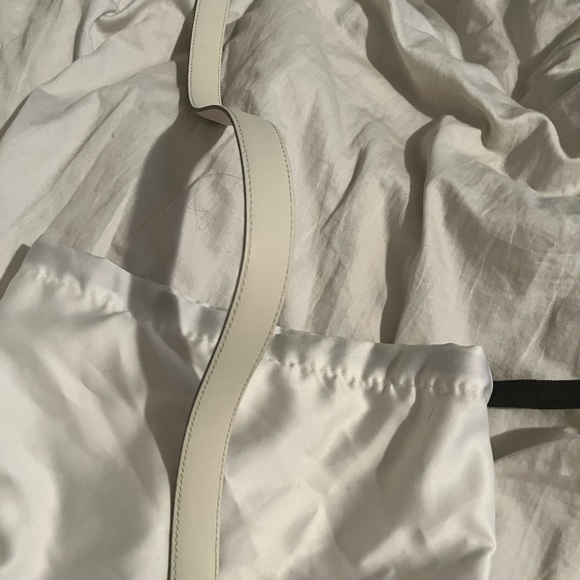 Flawless Gucci white belt with bling G - Picture 10 of 10